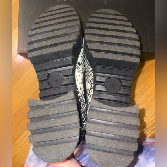 Fashion Nova “walk the other way” Booties - Picture 5 of 6